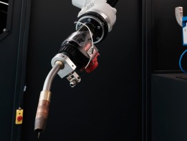 Roboterarm der WAAM-Pilotanlage bei der Empa