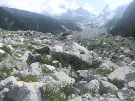 Val Bondasca mit Steinmännchen auf dem Schutt von 2017