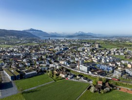 Luftaufnahme der Stadtlandschaft Baar-Zug