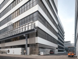 Roche-Areal Bau 51 von Osten