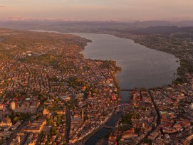 Blick auf Zürich und Seebecken.