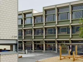 Publikumspreis und Siegerprojekt Kategorie Bildung und Gesundheit: Schule Wiesental in Baar ZG von PENZISBETTINI Architekten.