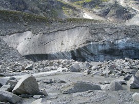 Schmelzen die Gletscher, setzen sie unwirtliche Landschaften frei. Hier untersuchen Forschende, wie es dem Leben gelingt auf dem kargen Boden Fuss zu fassen. (Beat Frey, WSL)