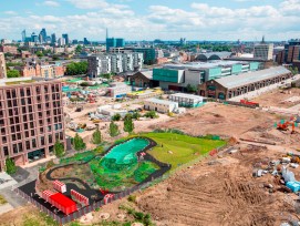 Schwimmbadatmosphäre inmitten einer Baustelle: So soll der Badeteich aussehen.(zvg)