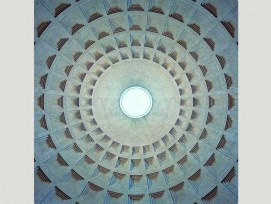 Die Kuppel des Pantheons wirkt von Jakob Straub fotografiert zweidimensional. (Jakob Straub / Hatje Cantz-Verlag, PD)