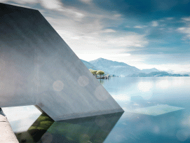 Die Skulptur „Seeblick“ von Roman Signer führt in den See... (Bilder: ©oliverbaer)