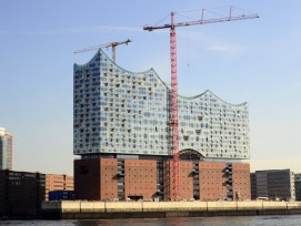 Die Hamburger Elbphilharmonie im März 2015 (wikimedia.org, Frank Schwichtenberg, CC)