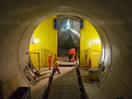 Beinahe fertig: der Gotthard-Basistunnel. Im Bild: Technische Prüfung des Spurwechseltors Süd. (Alptranist/PD)