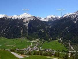 Am Ortsrand von Santa Maria  Val Müstair wurden die Überreste einer mittelalterlichen Kapelle freigelegt.  (Alle Fotos: Archäol. Dienst Graubünden) 