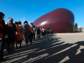 Musik in der Aubergine? Ark Nova 2014 in Sendai.  (Lucerne Festival / Ark Nova) 