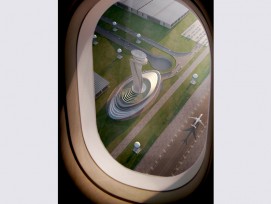 Auch aus der Luft ein eindrücklicher Anblick: der Kontrollturm von Istanbuls neuem Flughafen. (zvg)
