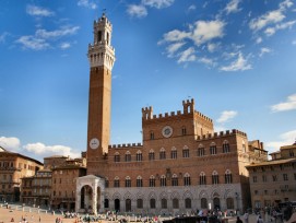 Siena ist bekannt für den Palio di Siena, das Pferderennen, das am zentralen Platz Piazza del Campo ausgetragen wird. Die Stadtmauer wird restauriert (Foto: Matthias Brinker_Pixelio)