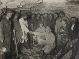Tunnel-Durchstich am 10. Juli 1914. (Foto: Friedrich Aeschbacher, Olten, copyright Historisches Museum Olten)