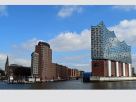 Imposanter Anblick: die Elbphilharmonie in der Hamburger Hafencity. (Petra Dirscherl, pixelio.de)