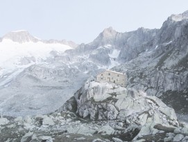 Scheint beinahe eins mit der Landschaft; die nach dem Geologen und Alpenforscher Albert Heim benannte Hütte des SAC. (Leutwyler Partner Architekten / SAC Uto)