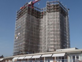 Der Rohbau des Wohnturms wurde nach nur einem Jahr Bauzeit  termingerecht fertiggestellt (SZ Schönthal)