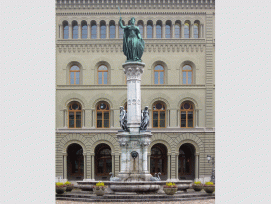 Die Berna krönt als wehrhafte Symbolfigur für Stadt und Kanton Bern den gleichnamigen Brunnen vor dem Bundeshaus West. (Bild: BBL)