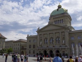 Das Bundeshaus in Bern ist eines der bedeutendsten historistischen Bauwerke des Landes und ist im Schweizerischen Inventar der Kulturgüter von nationaler Bedeutung verzeichnet. (Foto:creativecommons.org_CC BY-SA 3.0_Traumrune)