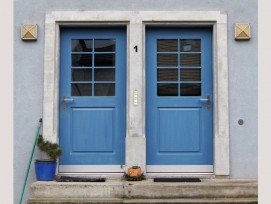 Haus mit Doppeltür (zvg)