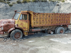 Ausgediente Baumaschinen (Bilder Urs Rüttimann)