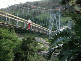 Ein Preis für Kärntner Studenten und eine Brücke in Südafrika: die Hängebrücke in Mzamba. (bridgingMzamba)