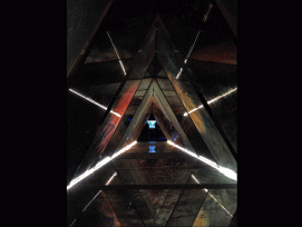 Die Glas-Pyramide von vorne. (Bild: Silva Maier) 1/3