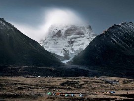 Eine erhabene, ferne Welt: Peter Zuder fotografierte den Kailash. (Samuel Zuder, Hatje Cantz Verlag)