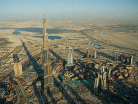 Bauboom in Dubai: Zwei Drittel der Baumaterialien sind aber nach wie vor in Industrieländern gebunden. (Bild: Aheilner, CC BY-SA 3.0)