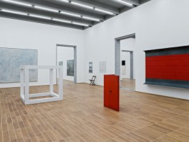 Ausstellung im Kunstmuseums-Erweiterungsbau mit dem umstrittenen Boden (Kunstmuseum Basel, Gina Folly)