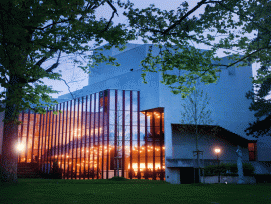 Theater St. Gallen vom Stadtpark aus gesehen. (Theater St. Gallen, Tine Edel)