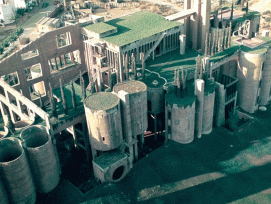 So sah die Ruine der verlassenen Zementfabrik aus, als Bofill sie fand. (Bild: Ricardo Bofill)