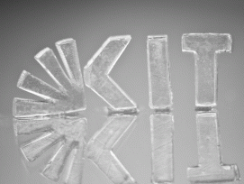 Dieses Logo des Karlsruher Instituts für Technologie besteht aus Glas und kommt aus dem 3D-Drucker. (KIT)