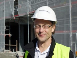  Spitalarchitekt Stefan Knobel überwacht die korrekte Ausführung des Megaprojekts, das in Etappen abgewickelt wird.  (Alle Fotos: Stefan Breitenmoser)