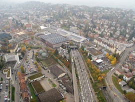 Östlich des Rosenbergtunnels soll die Autobahn überdacht werden. (loftmynd.ch)