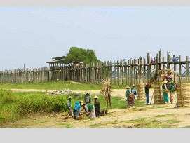 Bei der längsten Teakholzbrücke der Welt sollen Teile der mehr als 150 Jahre alten Stämme ausgetauscht werden.