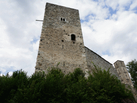 Das frühmittelalterliche Jörgenberg ist die grösste Burganlage der Surselva.