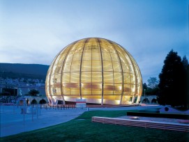 Palais de l'Equilibre, Neuenburg, Temporärbau zur Schweizer Landesausstellung Expo.02 vom Mai bis Oktober 2002; Wiederaufbau 2004 im Cern in Genf.