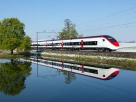 Giruno „RABe 501“ auf ersten Versuchsfahrten zwischen Sulgen und Romanshorn.