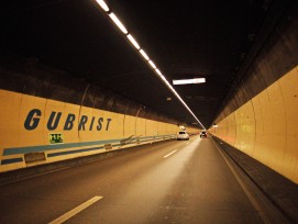 Gubristtunnel auf der A1 in Zürich Nord.