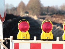 Warnleuchten auf einer Baustelle.