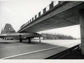 Tiger auf der N6 bei Münsingen am 24. März 1982.