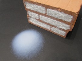 Aerobrick: Ein mit Aerogel gefüllter Ziegelstein.