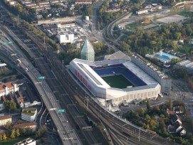 Der Basler St. Jakob-Park an der Osttangende der viel befahrenen Autobahn A2.