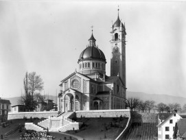 Die Kirche Enge im gleichnamigen Stadtquartier um 1900 in Zürich.