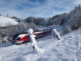 Flirt auf der SOB-Strecke bei Einsiedeln im Kanton Schwyz.