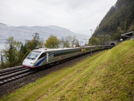 Zug auf der Gotthardstrecke, Symbolbild