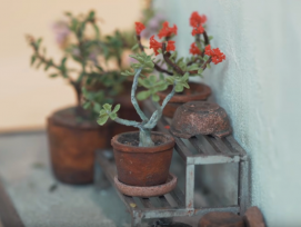 Ein Miniatur-Blumentopf der Künstlerin Pui Wan.