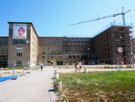 Eines der Prora-Bettenhäuser wird saniert und in Ferienwohnungen umgebaut.