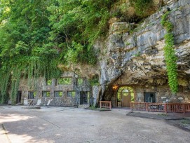 Die Höhlen-Wohnung kann nun für 2,75 Millionen Dollar erworben werden.