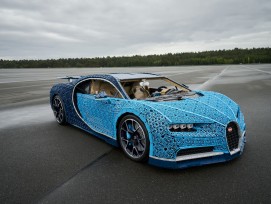 Ein Bugatti Chiron in Originalgrösse aus Legosteinen gebaut.